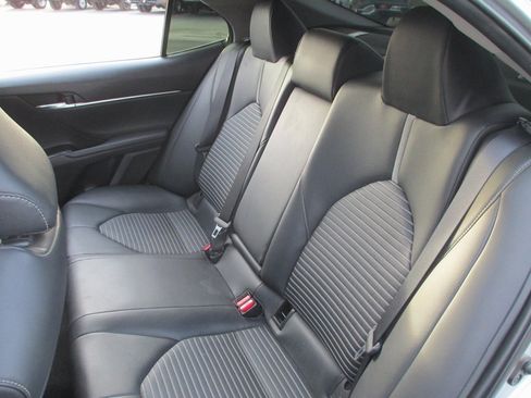 Used 2018 Toyota Camry SE image 14