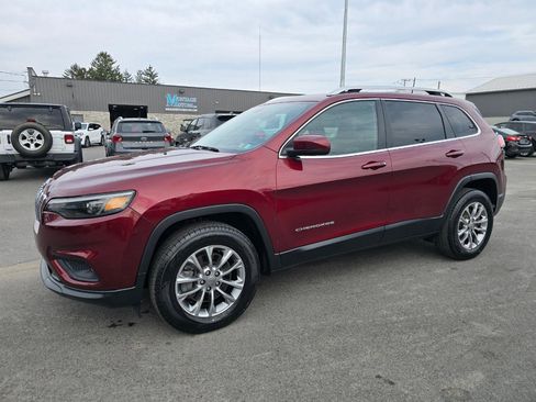 Used 2019 Jeep Cherokee Latitude Plus w/ Comfort/Convenience Group image 3