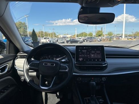 Used 2022 Jeep Compass Limited image 9