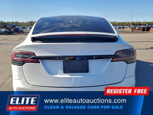 Used 2023 Tesla Model X image 11