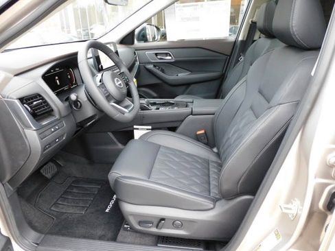 Certified 2022 Nissan Rogue Platinum w/ Head-Up Display Package image 6