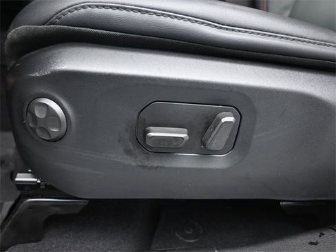 Used 2025 Jeep Wrangler Rubicon image 33