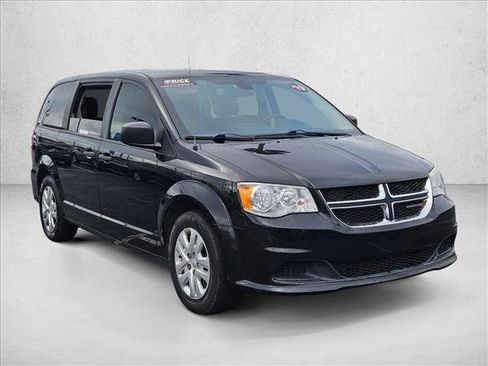 Used 2019 Dodge Grand Caravan SE w/ UConnect Hands-Free Group FWD image 3