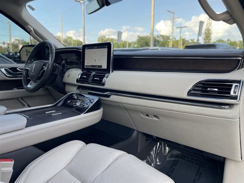 Used 2018 Lincoln Navigator L Select w/ Technology Package image 16