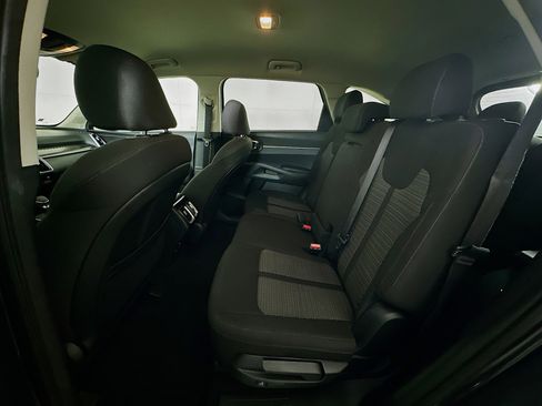 Used 2023 Kia Sorento LX image 28