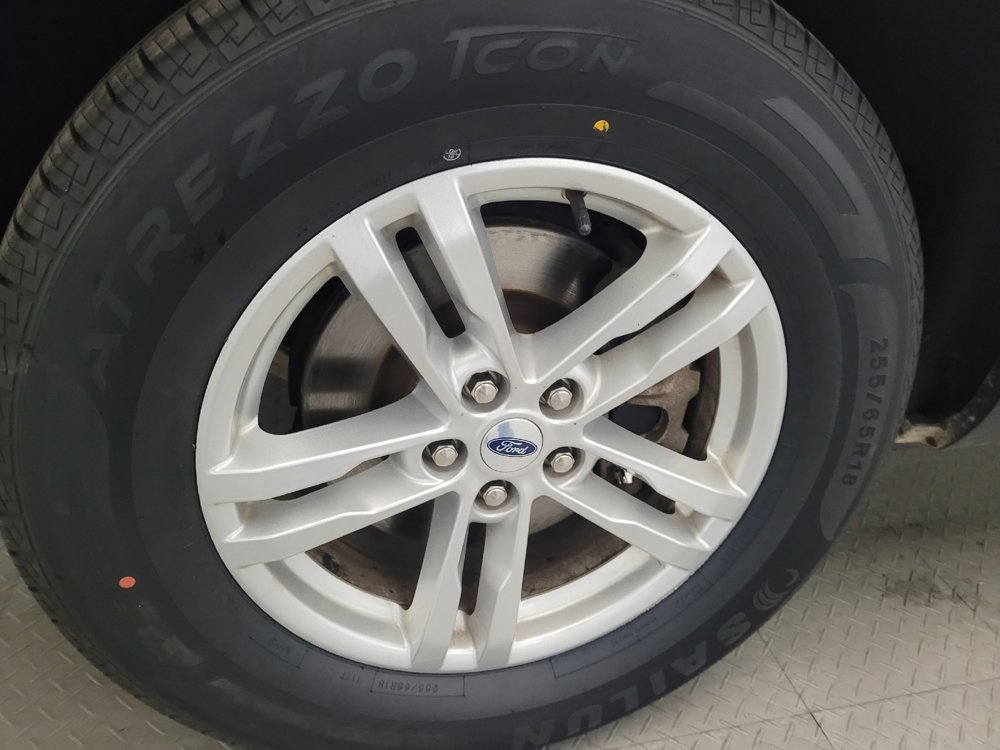 Used 2023 Ford Explorer XLT w/ Equipment Group 202A AWD/4WD image 31