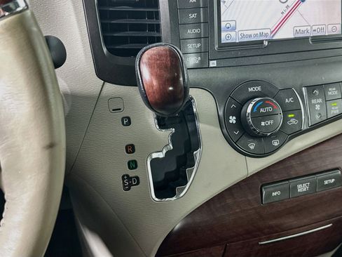 Used 2014 Toyota Sienna Limited w/ Limited Premium Package AWD/4WD image 24