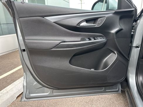 Used 2025 Buick Envista Preferred image 18