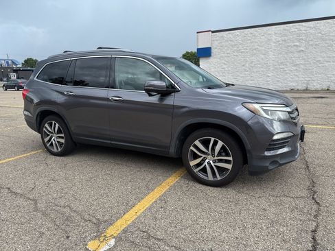 Used 2018 Honda Pilot Touring image 17