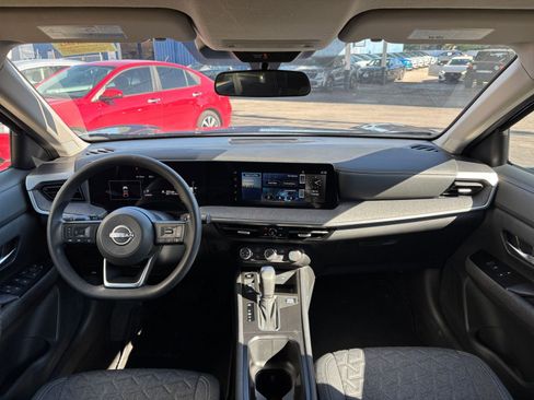 Used 2025 Nissan Kicks SV FWD image 31
