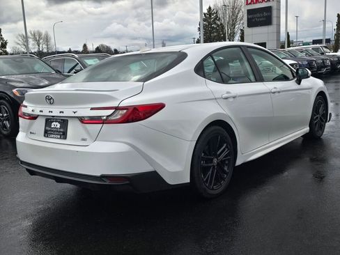 Used 2025 Toyota Camry SE image 6