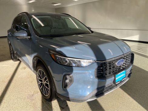 Used 2025 Ford Escape SE image 5