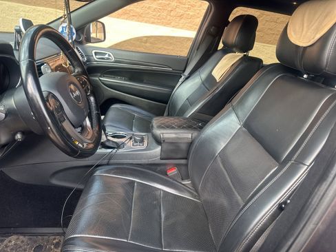 Used 2020 Jeep Grand Cherokee Limited w/ Luxury Group II image 3