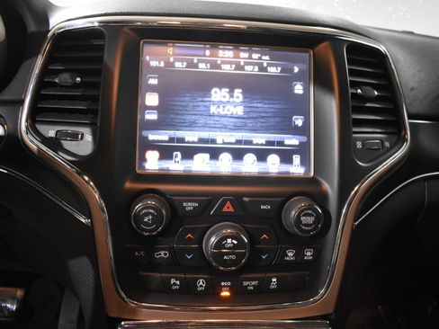 Used 2017 Jeep Grand Cherokee Limited w/ Luxury Group II image 18