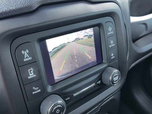 Used 2019 Jeep Renegade Sport image 18