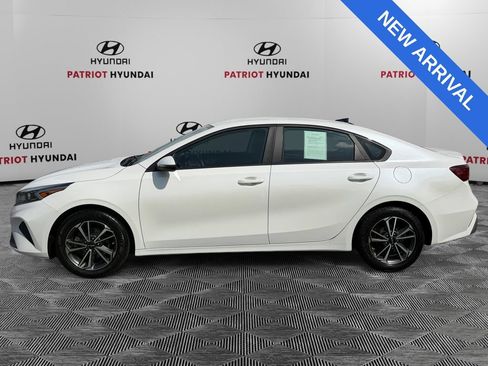 Used 2022 Kia Forte LXS w/ LXS Technology Package FWD image 6