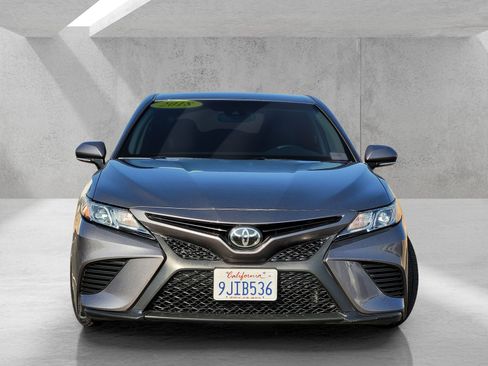 Used 2018 Toyota Camry LE image 2