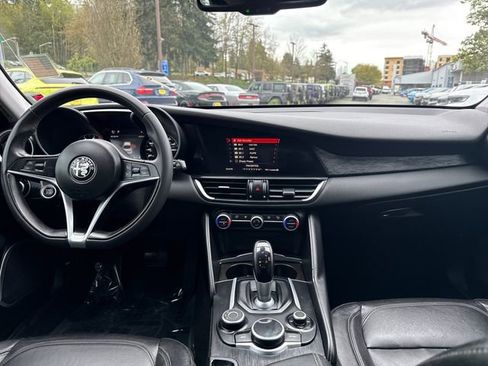 Used 2019 Alfa Romeo Giulia w/ Quick Order Package 22K Sport RWD image 15