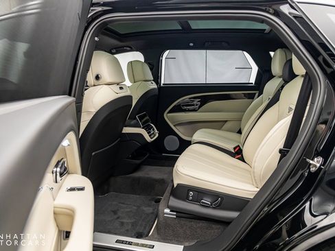 Used 2024 Bentley Bentayga Extended Wheelbase image 22