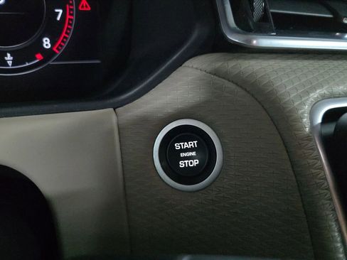 Used 2018 Land Rover Range Rover Velar R-Dynamic SE image 25