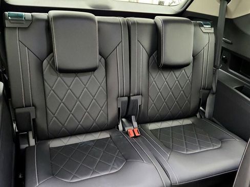 Used 2025 Volkswagen Atlas SEL Premium R-Line image 24