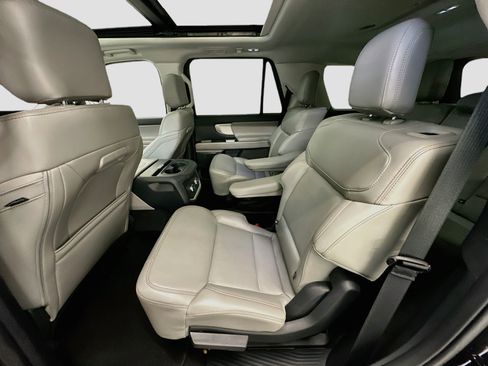 Used 2025 Ford Expedition Active AWD/4WD image 29