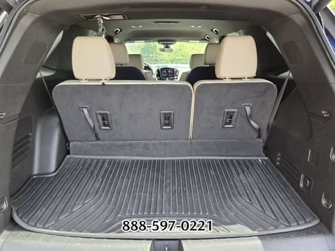 Used 2023 Chevrolet Traverse LT FWD image 17