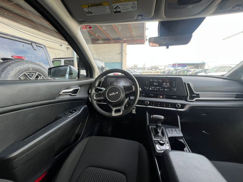 Used 2025 Kia Sportage LX image 34