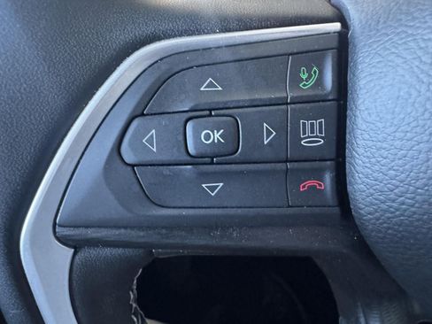 Used 2024 Jeep Grand Cherokee Laredo image 15