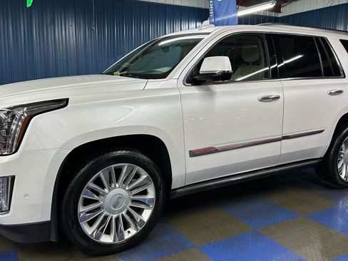 Used 2019 Cadillac Escalade Premium Luxury image 89