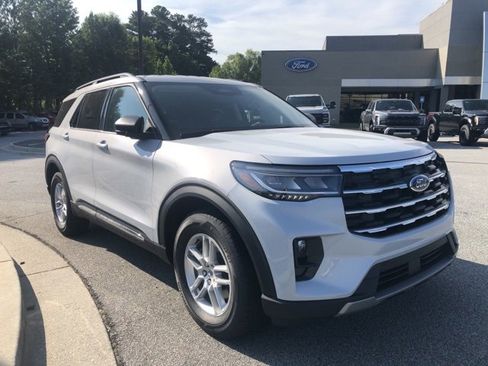 New 2025 Ford Explorer Active w/ Active Comfort Package image 2