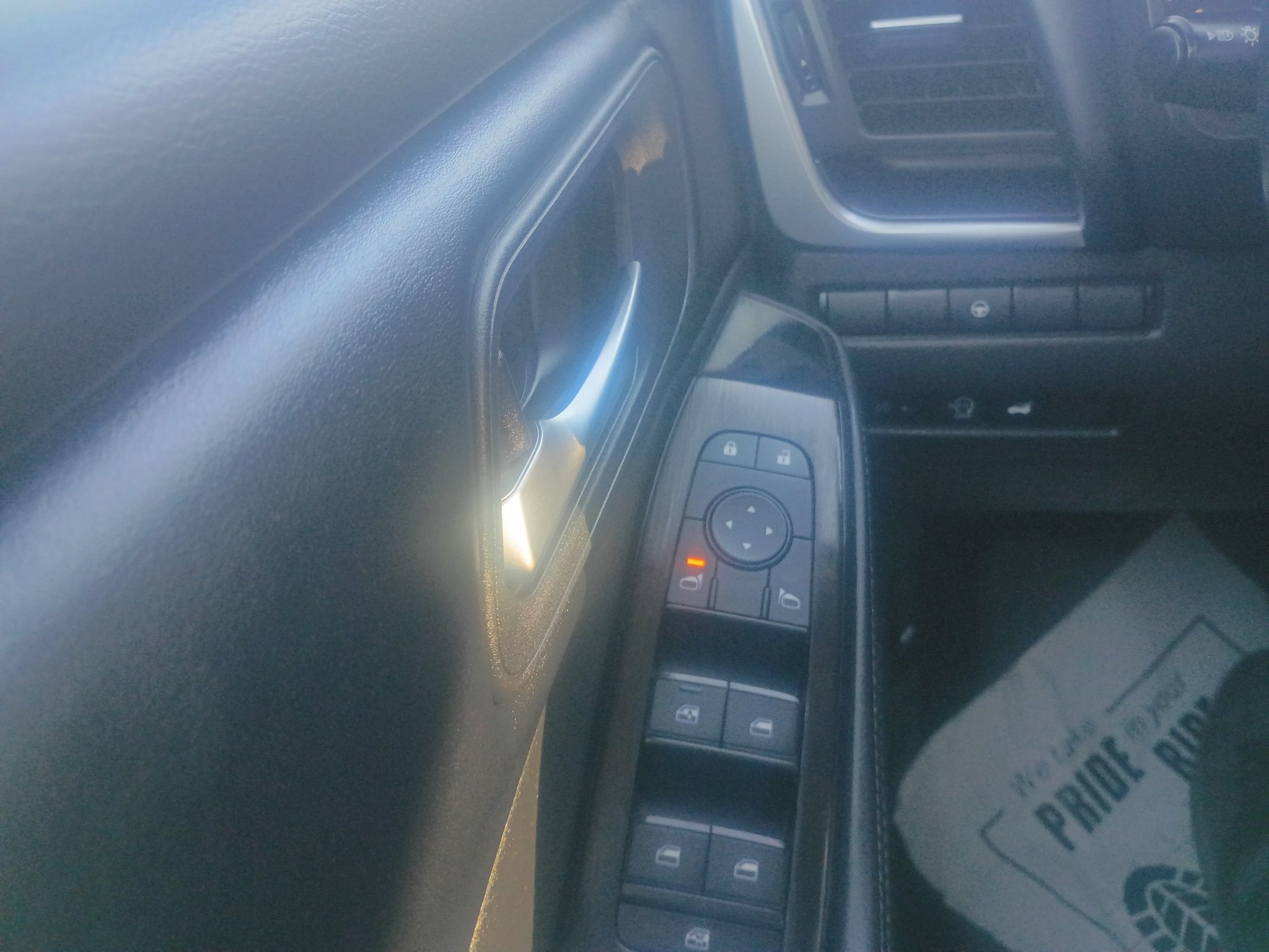 Used 2025 Nissan Rogue SV AWD/4WD image 19