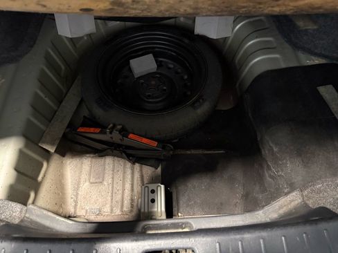 Used 2015 Nissan Versa SV image 23