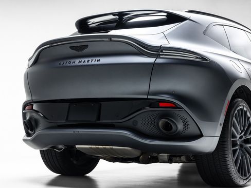 Used 2022 Aston Martin DBX AWD/4WD image 16