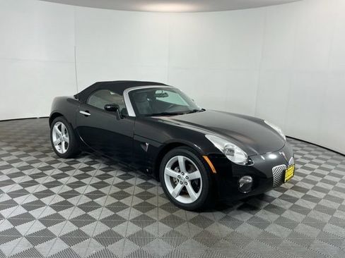 Used 2006 Pontiac Solstice Convertible w/ Premium Package RWD image 4