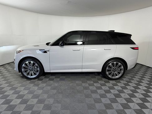 Used 2025 Land Rover Range Rover Sport Dynamic SE AWD/4WD image 2