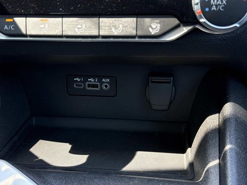 Used 2025 Nissan Altima 2.5 SV FWD image 12
