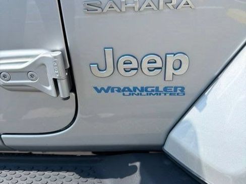 Used 2022 Jeep Wrangler Unlimited Sahara w/ Cold Weather Group AWD/4WD image 3