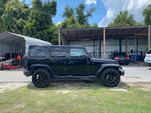 Used 2012 Jeep Wrangler Unlimited Sahara w/ Dual Top Group AWD/4WD image 6