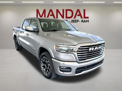Used 2025 RAM 1500 Laramie AWD/4WD image 5