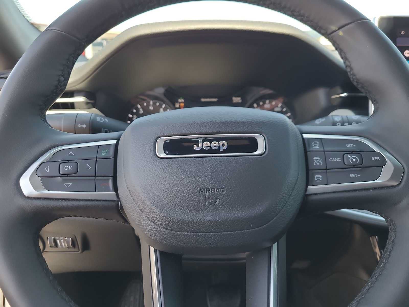Used 2025 Jeep Compass Limited AWD/4WD image 23