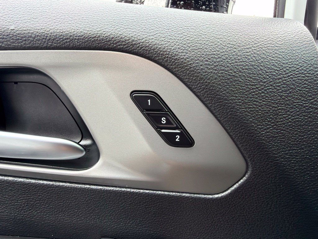 Used 2025 Chrysler Pacifica Select FWD image 17