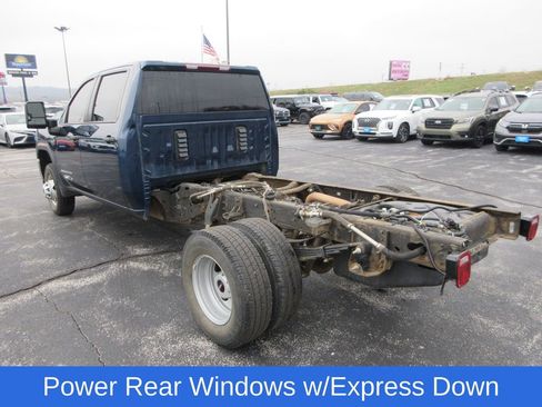 Used 2023 GMC Sierra 3500 Pro w/ Convenience Package image 3