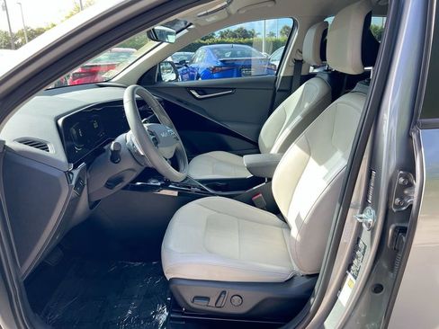 Used 2023 Kia Niro EX FWD image 12