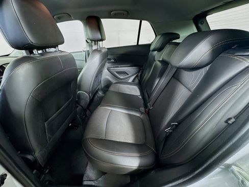 Used 2020 Chevrolet Trax LT w/ LT Convenience Package image 27