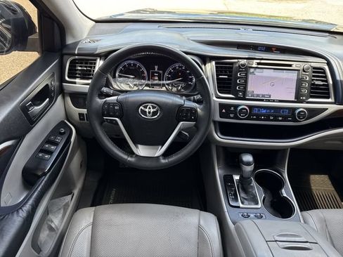 Used 2016 Toyota Highlander Limited FWD image 15