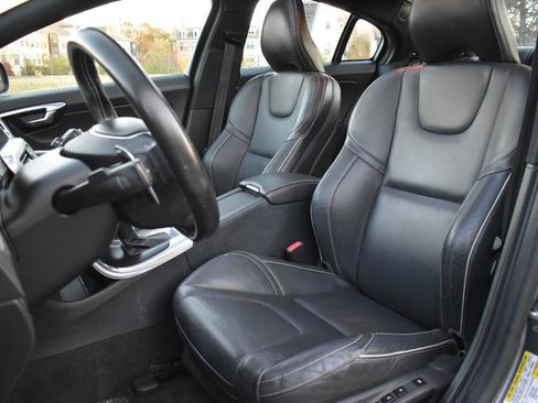 Used 2016 Volvo S60 T5 R-Design image 13