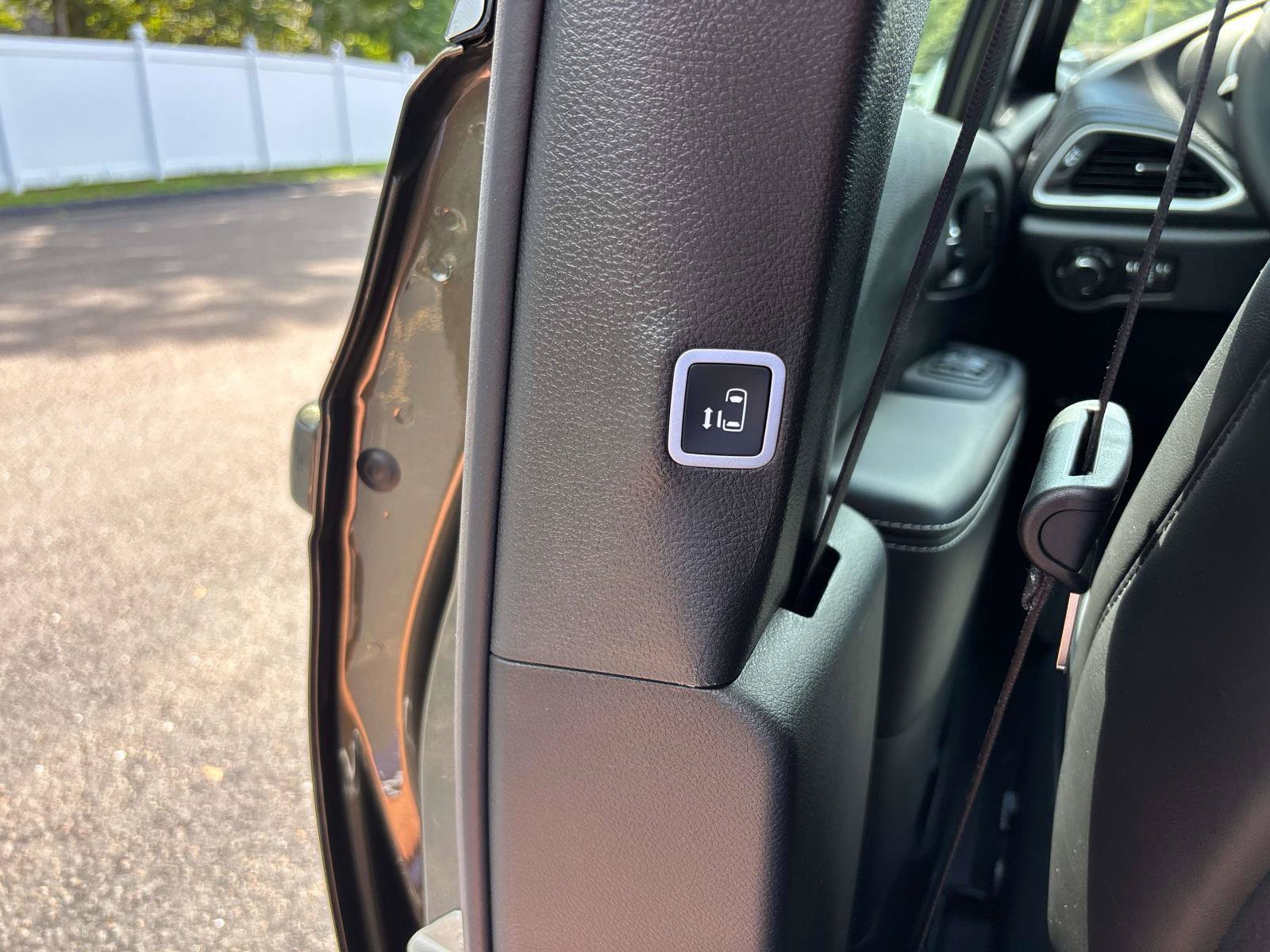 New 2027 Chrysler Pacifica Select FWD image 11