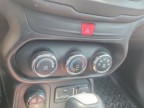Used 2016 Jeep Renegade Trailhawk AWD/4WD image 16