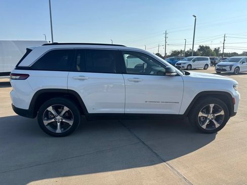 Used 2024 Jeep Grand Cherokee Limited w/ Luxury Tech Group II AWD/4WD image 8